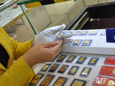 Nhà đầu tư ngưng xả vàng