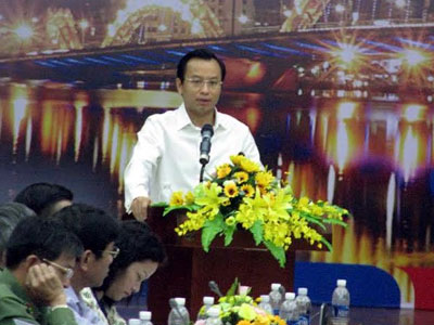 Bí thư Đà Nẵng: Cán bộ, công chức đừng ngồi trên mà phán xuống