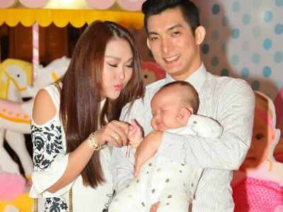 Phi Thanh Vân đưa con trai 4 tháng tuổi đi tiệc