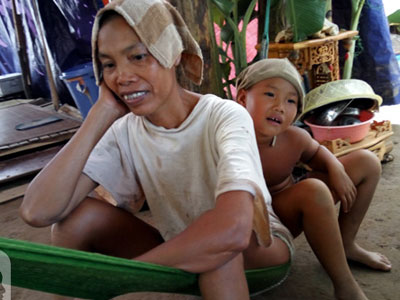 "Chuyện vợ chồng" nói chẳng ai tin của cặp đôi "dị nhân trần truồng" ở bãi giữa sông Hồng