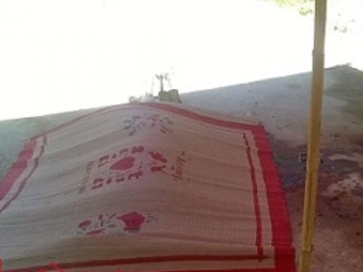 Sát hại em trai, "đại ca đá đỏ" vô tư ngồi uống rượu bên thi thể