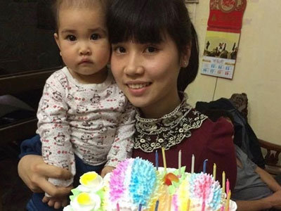 Hy hữu: Bé gái sinh cùng giờ, ngày, tháng với mẹ mình