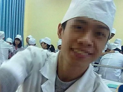 Sử dụng ấm siêu tốc, một sinh viên đại học Y tử vong
