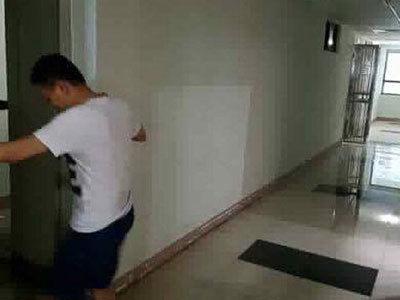Thảm cảnh chung cư: Nước phun từ thang máy vào phòng ngủ tầng 21