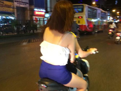 Gái mại dâm đi xe đạp điện mời "khách làng chơi" tại Thủ đô
