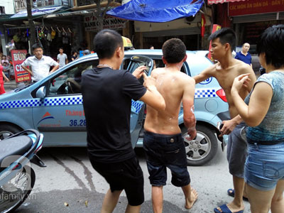 Hà Nội: Nổ lớn ở quán cơm, chủ quán bị thương, thực khách chạy toán loạn