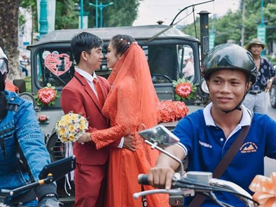 Màn rước dâu độc đáo bằng dàn xe 67 tại Tây Ninh