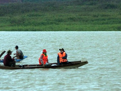 Tìm thấy một thi thể vụ lật xuồng hồ thủy điện Đại Ninh