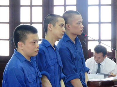 Cậu bé 16 tuổi bị sát hại, vứt xác dưới mương