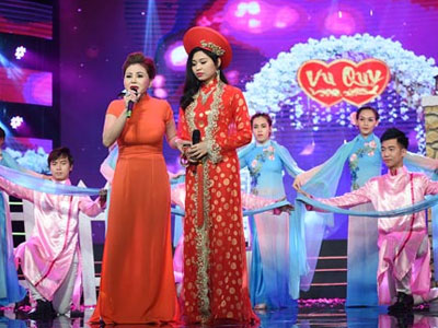 Con gái Lê Giang hát vọng cổ dở làm khán giả bật cười