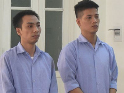 Hỗn chiến giữa phố vì "tè bậy" gần cơ quan nhà nước