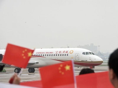 Máy bay "made in China" lần đầu cất cánh