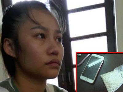 Nữ quái tinh vi, giấu hàng trăm viên nén ma túy trên trần thạch cao