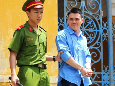 Chồng giả nhân viên điện lực, đột nhập vào nhà sát hại vợ cũ