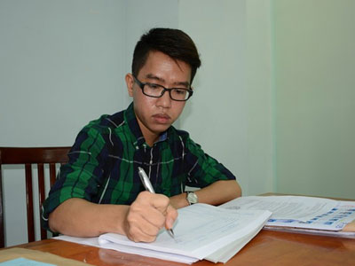 Giám thị ký nhầm, thí sinh phải chép lại bài