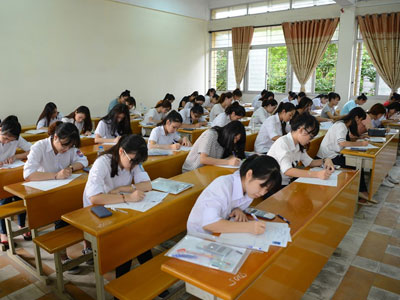 Sĩ tử nhập cuộc môn thi đầu