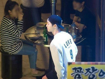 Song Joong Ki bị đồn đi bar cùng diễn viên dính án hiếp dâm