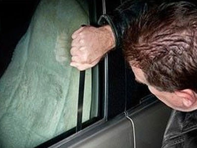 Tài xế taxi ngủ quên bị trộm cạy cửa lấy gần 50 triệu đồng