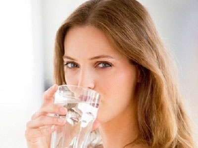 Tự hủy hoại sức khỏe vì uống nước sai cách