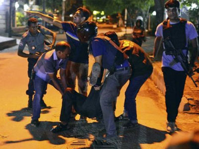 Tấn công khủng bố tại thủ đô của Bangladesh, 20 con tin bị bắt giữ