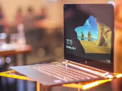 Laptop mỏng nhất thế giới về Việt Nam, giá 43 triệu đồng