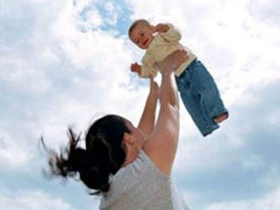 Rung lắc, đưa võng mạnh có thể làm trẻ tử vong