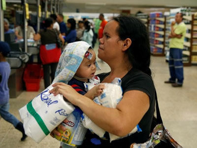 Venezuela: Siêu thị trống, giấy vệ sinh giá 30 USD một cuộn