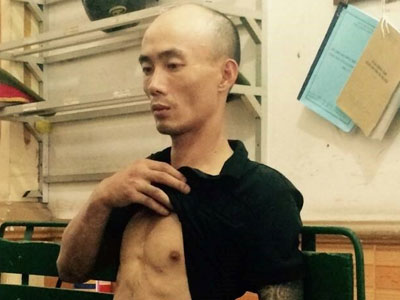 Giết vợ rồi nhắn tin: “Mẹ về ngay, con giết chết cái Hương rồi”