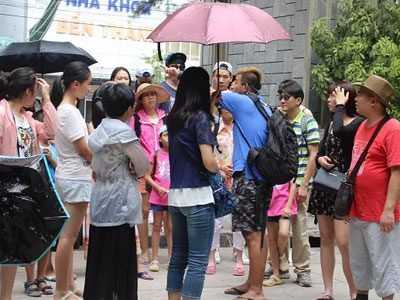 Người Trung Quốc công khai giăng băng rôn “lạ” ở Nha Trang
