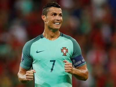 Ronaldo - Cầu thủ hay nhất trận Bồ Đào Nha vs Wales