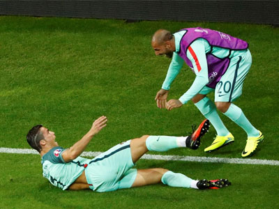 Ronaldo ăn mừng phấn khích khi vào chung kết Euro 2016