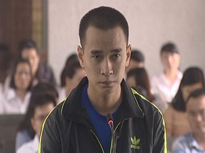 Thầy giáo "yêu râu xanh" hiếp dâm thiếu nữ đi xe máy trên đường
