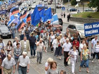 Ukraine định dùng xe tăng dẹp dân Crimea đòi sáp nhập Nga