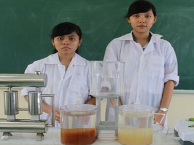 Học sinh trường làng chế hệ thống xử lý nước mưa khép kín