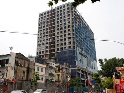 Rút thời gian dỡ tầng 19 nhà 8B Lê Trực còn 45 ngày