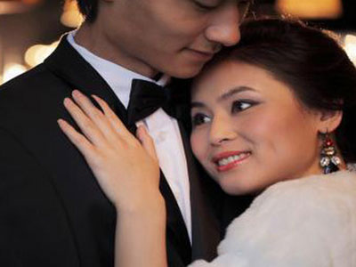 Có bạn trai giàu, tội gì không hưởng?