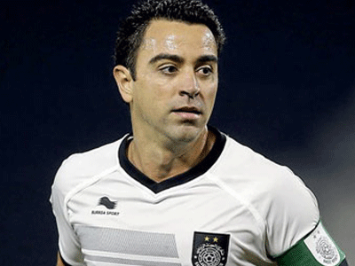 Xavi trao cúp vô địch EURO 2016