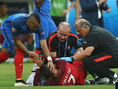 Dimitri Payet khẳng định không cố tình khiến Ronaldo dính chấn thương