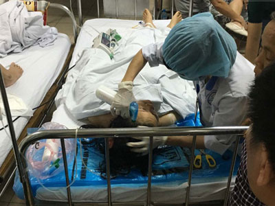Mâu thuẫn gia đình, người phụ nữ bị chồng chém đứt lìa tay, rách mặt