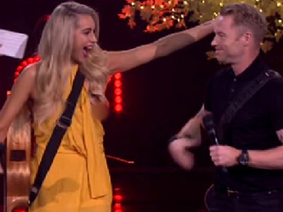 Thí sinh The Voice Australia lộ ngực trên truyền hình
