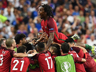 Tiền thưởng cầu thủ Bồ Đào Nha ít hơn một tuần lương Ronaldo