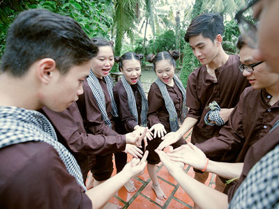 Bộ kỷ yếu "nông dân Nam bộ" nhí nhảnh của teen Sài Gòn