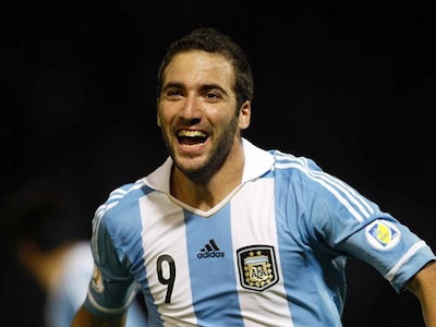 Chơi trội, West Ham ra giá khó tin cho Higuain