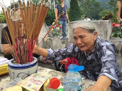 Đẫm lệ nghĩa trang liệt sĩ Vị Xuyên ngày giỗ trận Sư đoàn 356