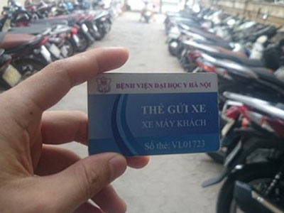 Loạn dịch vụ ở bệnh viện: Tiền vào túi ai?