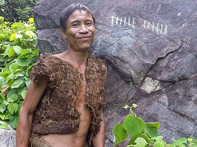 Video theo chân "Tarzan Việt Nam" Hồ Văn Lang trở về rừng xanh gây bão khắp thế giới