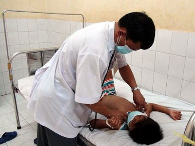 Đôi vợ chồng trẻ chết dưới kênh, bỏ lại con thơ dại