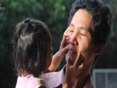 Người cha bị trao nhầm bé gái: "Xót con quá mà không đón về được"