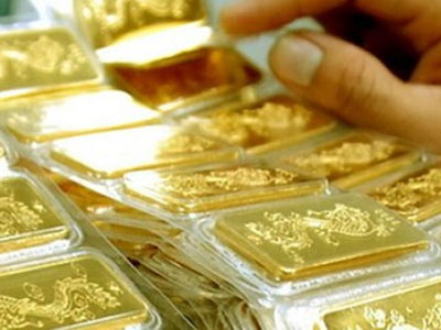 Vàng tăng nhẹ, dầu thô quanh mốc 45 USD/thùng