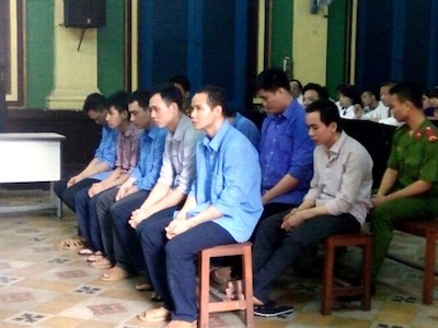 Hỗn chiến vì đi vệ sinh không đúng chỗ, một người tử vong